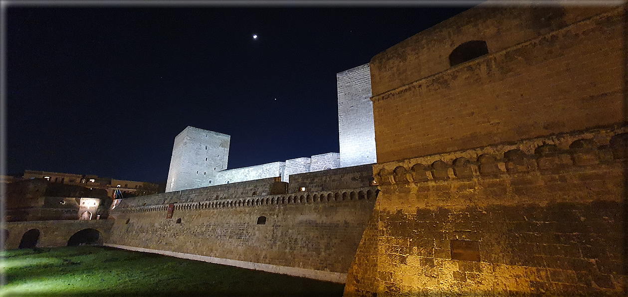 foto Bari di notte